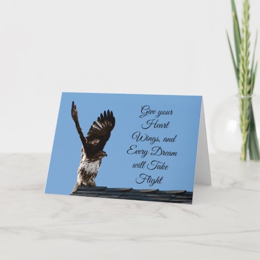 ハートの羽の赤い尾を持つタカの写真 カード (正面)