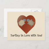 ハートの背景の可愛いカメ シーズンポストカード (正面/裏面)