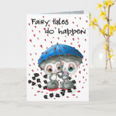 ハートの雨の下の恋するレムールカップル カード (黄色い花)