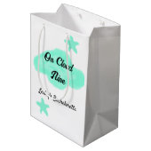 ハートの雲の上でパステルグリーンの雲と星の独身最後の夜 ミディアムペーパーバッグ (裏面アングル)