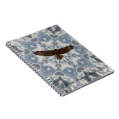 ハートの雲の赤によって後につかれるタカの夢ジャーナル ノートブック (右側)