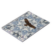 ハートの雲の赤によって後につかれるタカの夢ジャーナル ノートブック (左側)