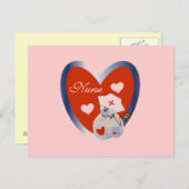 ハートのTシャツおよびギフトを持つナースくま ポストカード (正面/裏面)