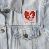 ハートのTシャツおよびギフトを持つナースくま 缶バッジ (インサイチュ)