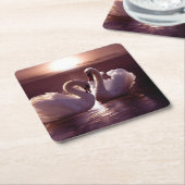ハートを形作っている愛情のある白鳥 スクエアペーパーコースター (アングル)