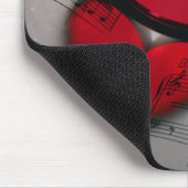 ハートを形成する美しい赤いガラス反射 マウスパッド (コーナー)