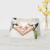 ハートを手に結婚 カード (黄色い花)