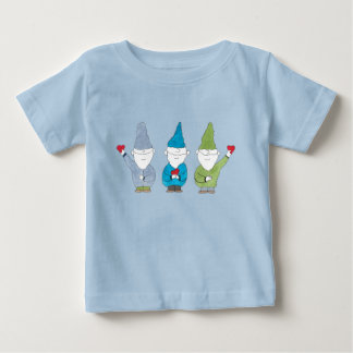 ハートを持ったノームのマグネット ベビーTシャツ
