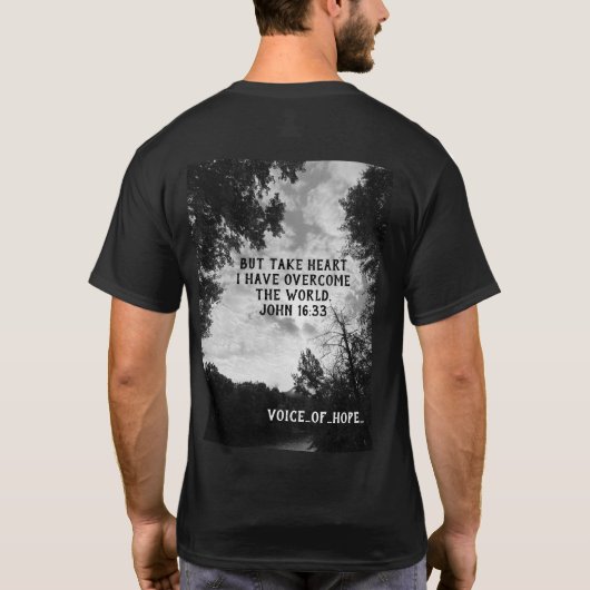 ハートを持って男のTシャツを乗り越えた！ Tシャツ (裏面)