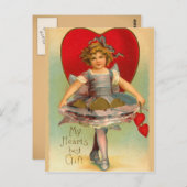 ハートを持つヴィンテージの女の子 ポストカード (正面/裏面)