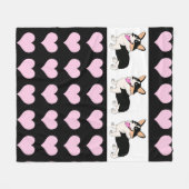 ハートを持つ三色のコーギー フリースブランケット (正面(横))