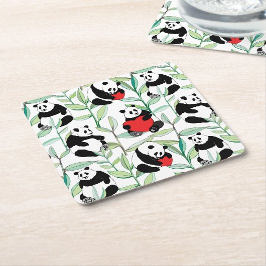 ハートを持つ美しいパンダが付いているパターン スクエアペーパーコースター (アングル)