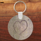 ハートを木に刻む キーホルダー (正面)