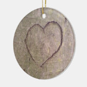ハートを木に刻む セラミックオーナメント (左)