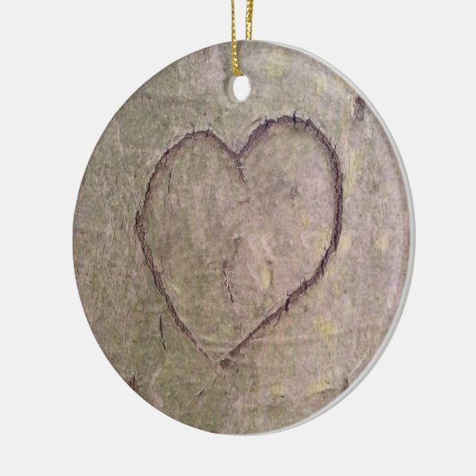 ハートを木に刻む セラミックオーナメント (左)