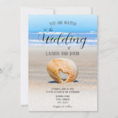 ハートを砂に乗せたビーチ結婚の 招待状 (正面)