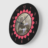 ハートカスタムサークルと少女の写真 ラージ壁時計 (傾斜)