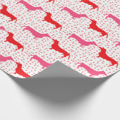 ハートキスをするドット付きダックスント – ピンクと赤 ラッピングペーパー (角)