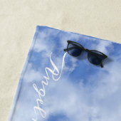 ハートクラウドスカイかわいいおもしろいブモダンルー名前をカスタムする ビーチタオル (インサイチュ)