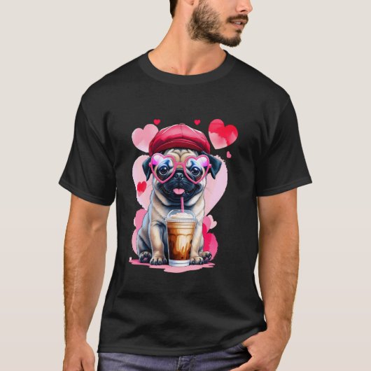 ハートグラスとアイスコーヒーの愛らしいパグ Tシャツ (正面)