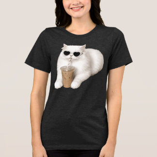 ハートサングラスをかけた涼しげな猫がアイスコーヒーを飲む トライブレンドTシャツ