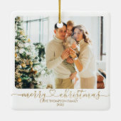 ハートスクリプト金ゴールドメリークリスマスフォトホリデー セラミックオーナメント (裏面)