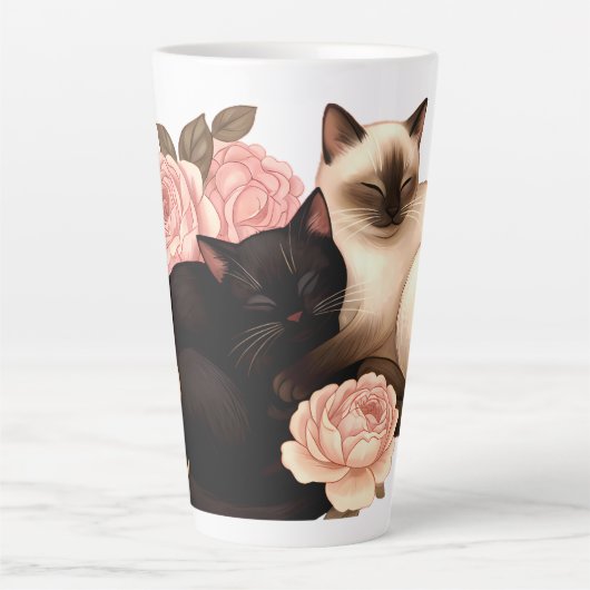 ハートバウンド: シャム猫と黒猫の花束 カフェラテマグ (正面)
