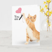 ハートバルーンを持ったトラ猫の1歳の誕生日 カード (黄色い花)