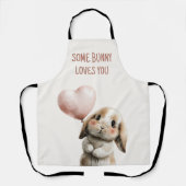 ハートバルーンを持つSome Bunny Loves You エプロン (正面)