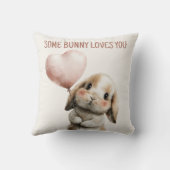 ハートバルーンを持つSome Bunny Loves You クッション (裏面)