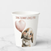 ハートバルーンを持つSome Bunny Loves You 紙コップ (裏面)