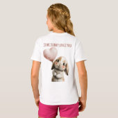 ハートバルーンを持つSome Bunny Loves You Tシャツ (裏面フル)