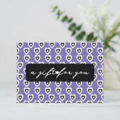 ハートパターン美しい紫ギフト証明書カード 招待状 (スタンド正面)