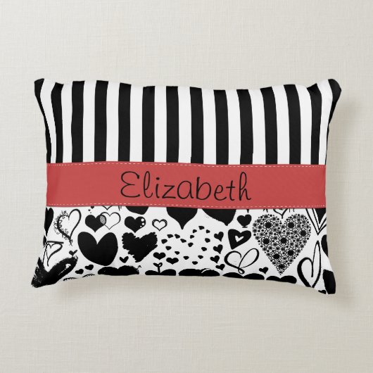 ハートパターン、黒いハート、ストライプ名前、名前 アクセントクッション (裏面)