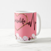 ハートビートデザインと介護生活のハッシュタグ コーヒーマグカップ (正面右)