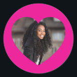 ハートフォトホットピンク ラウンドシール<br><div class="desc">あなたのデジタ縁どル写真のためのホットピンクの心の形。背景色の変更画像をアップロードし、独自のステッカーを作成する。バレンタインの日や恐らく記念日のための自分の愛のボタンを作結婚成しなさい。</div>