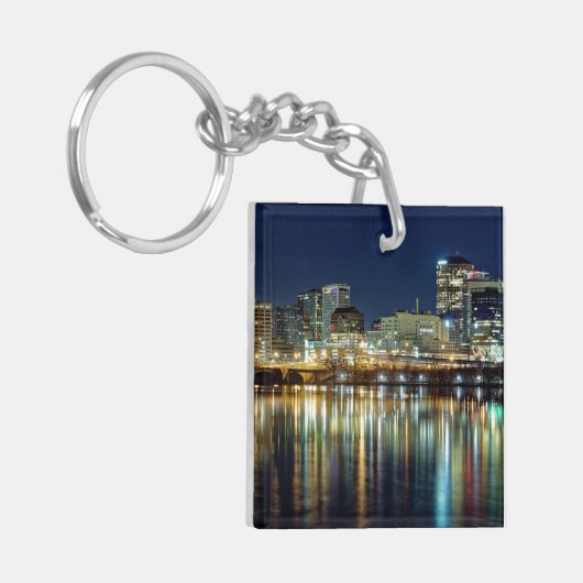 ハートフォード州、コネチカット州の街並み写真のラベルを貼った キーホルダー (正面左)