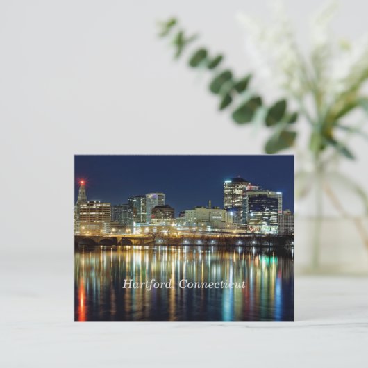 ハートフォード州、コネチカット州の街並み写真のラベルを貼った ポストカード (スタンド正面)