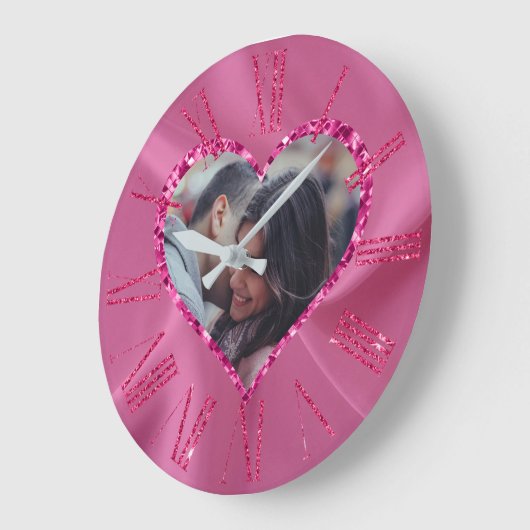 ハートフレームカスタムフォト赤面ピンクとダイヤモンド ラージ壁時計 (傾斜)