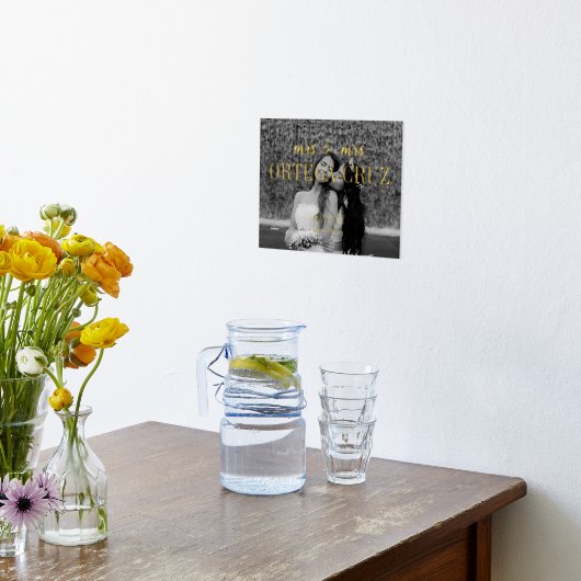 ハートミセス&ミセス姓レズビアン結婚の写真 箔ポスター (レイダウン (キッチン))