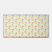 ハートリンゴ(ピンクの水玉模様とハート) デスクマット (正面)