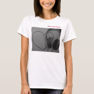 ハート及びヘッドホーンの女の子のワイシャツ Tシャツ