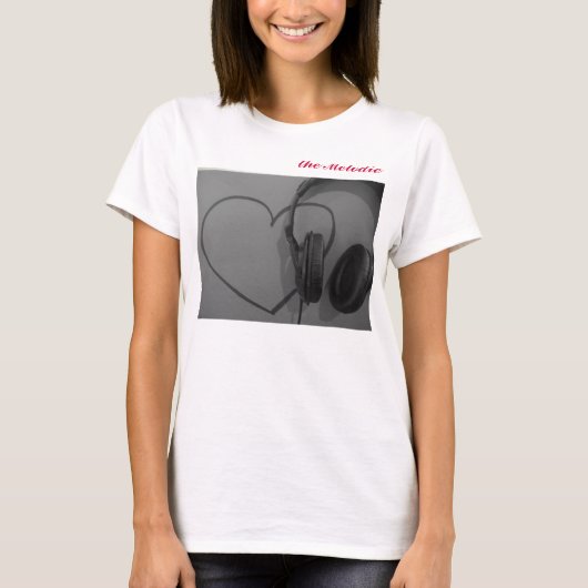 ハート及びヘッドホーンの女の子のワイシャツ Tシャツ (正面)