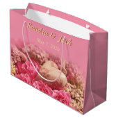 ハート及び花のブライダルシャワー ラージペーパーバッグ (裏面アングル)