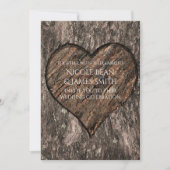 ハート型に彫られた木の幹の素朴な結婚式の招待状 招待状 (正面)