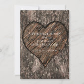 ハート型に彫られた木の幹の素朴な結婚式の招待状 招待状 (裏面)