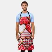 ハート型のクッキーはバレンタインデー用にアイシング エプロン (着用した状態)