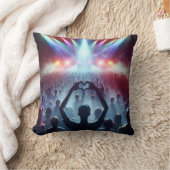 ハート型のサインを持つコンサートの群衆 クッション (ブランケット)