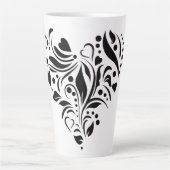 ハート型のステンシルを使ったファイルのロマンス カフェラテマグ (正面)