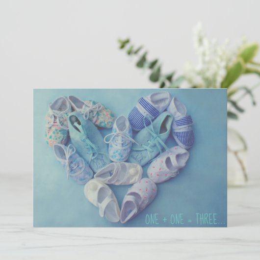 ハート型のベビーシューズ妊娠発表 案内状 (スタンド正面)